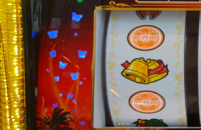 パチスロ南国物語30 ▼REG中のサイドランプに示唆要素あり